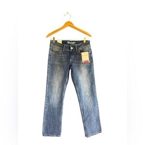 Wrangler Juniors 5/6 X 30 Medium Wash Straight Leg Jeans NWT